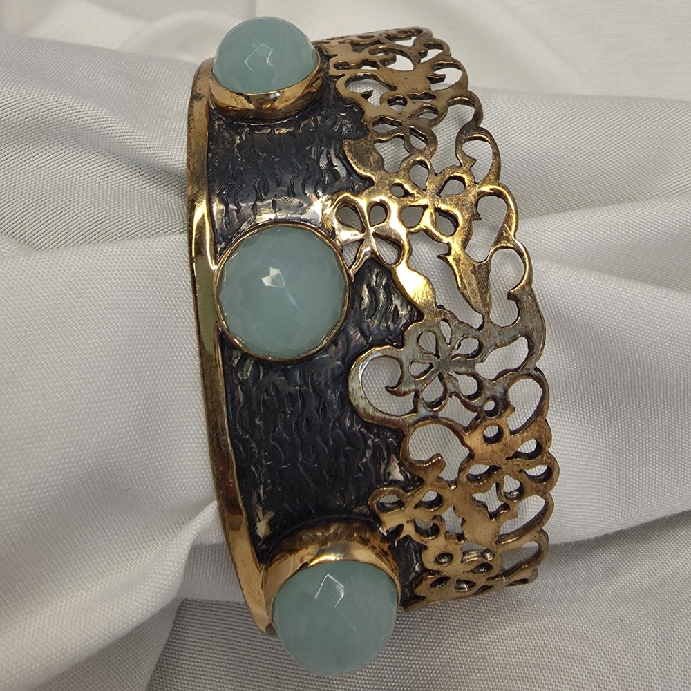 Elegant Gold and Green Women's Bracelet - Picture 8 of 8